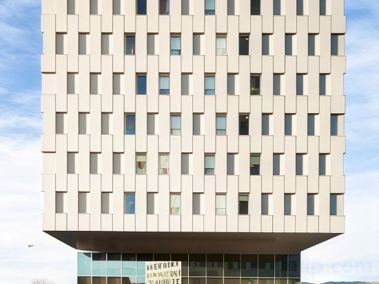 Фото Ibis Barcelona Santa Coloma