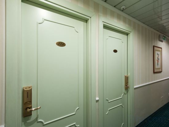 Фото Hotel Flora Milan