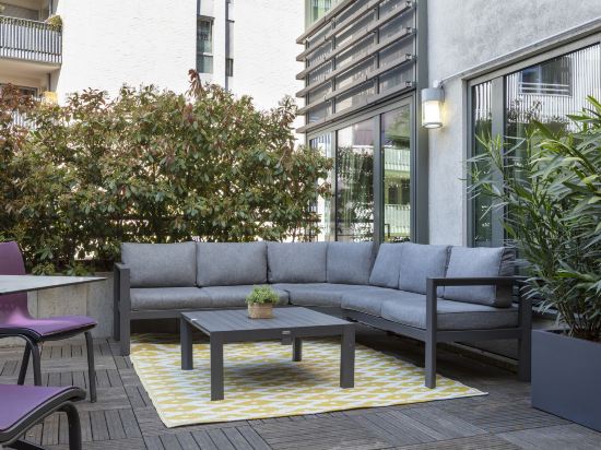 Фото Novotel Paris Saint Denis Stade Basilique