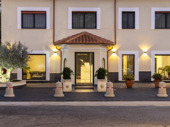 Фото отеля 1