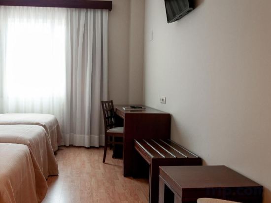 Фото Hotel Santiago de León