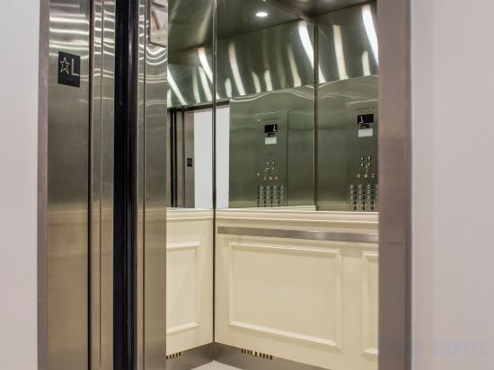 Фото Staypineapple, An Artful Hotel