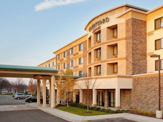 Фото Courtyard by Marriott Paramus