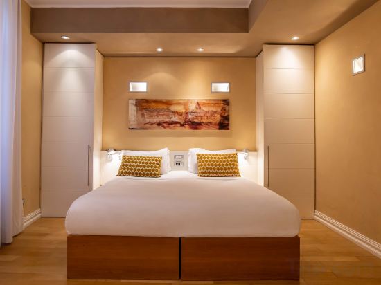 Фото Hotel White