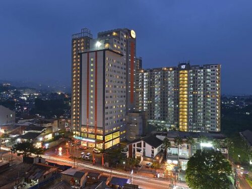 Внешний вид отеля Harris Hotel & Conventions Ciumbuleuit - Bandung в Бандунге, фото 1