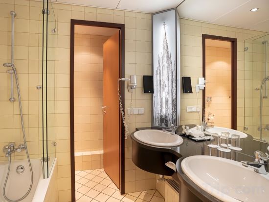 Фото Plaza Premium Köln