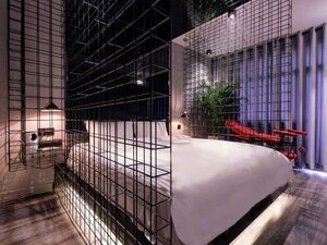 Xingge Themed Homestay (Room 402, 4th Floor, Unit 2, Building 9, No. 41 Courtyard, Ludang Lane), hotel