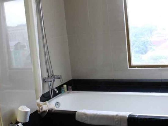 Фото Best Western Plus Makassar Beach