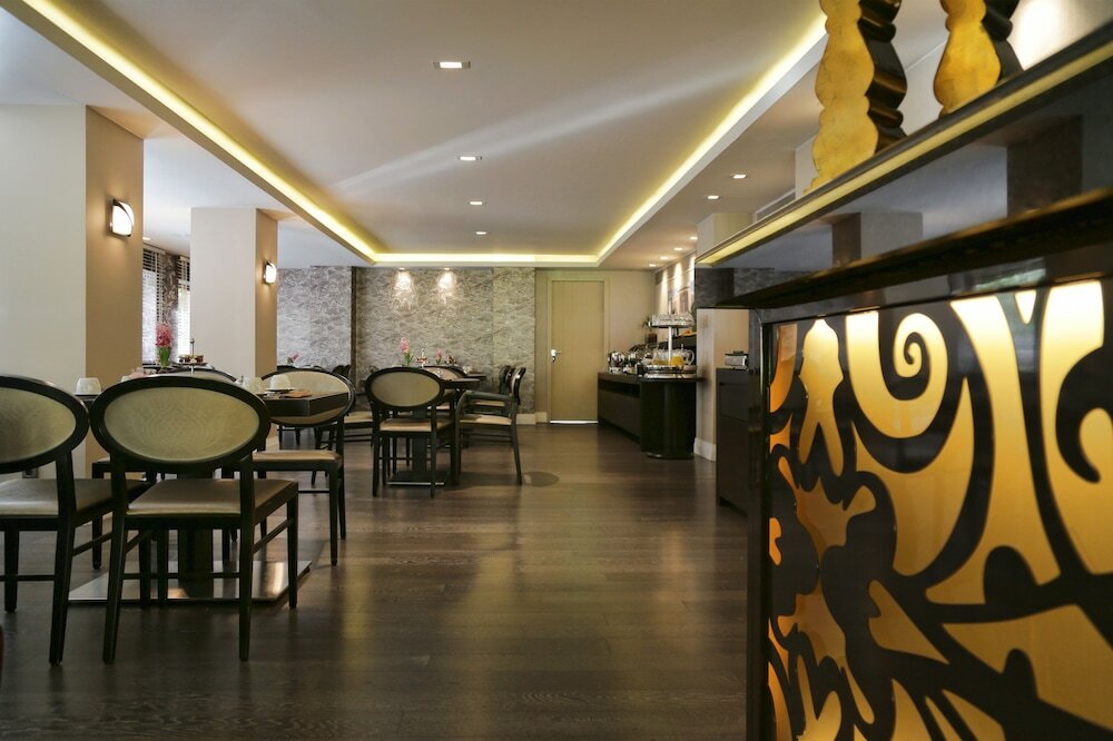 Фото The Y Hotel