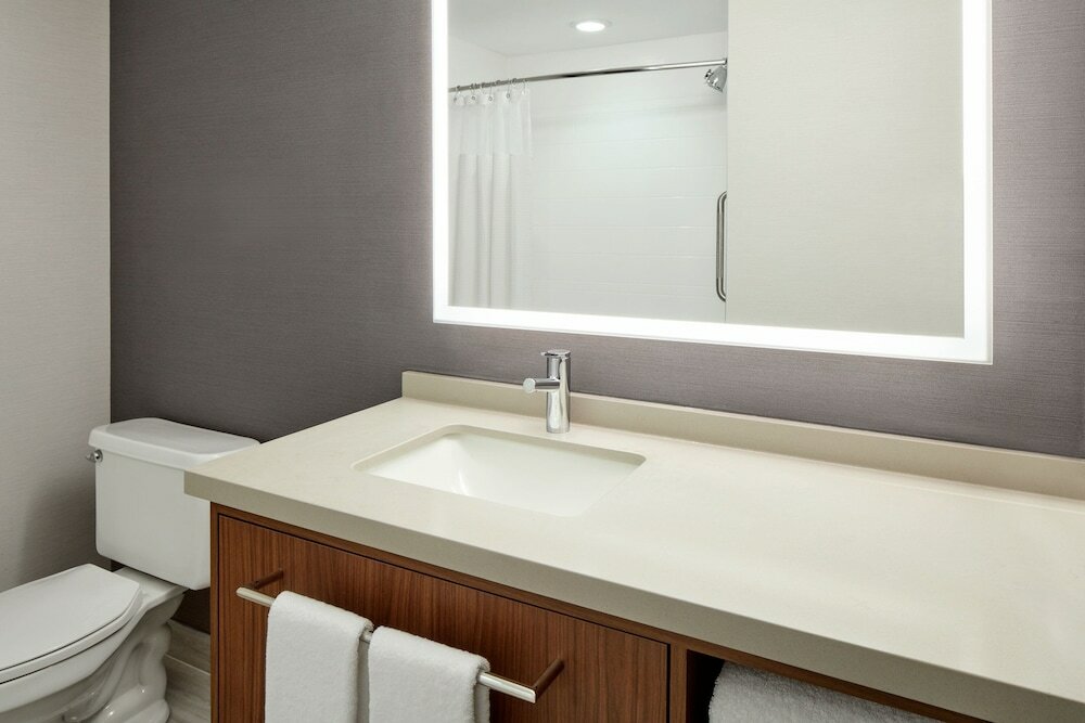 Фото Courtyard Mississauga - Airport Corporate Centre West