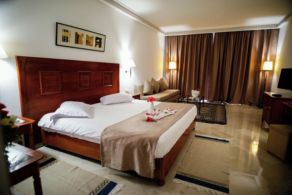 Фото Alhambra Thalasso Hotel