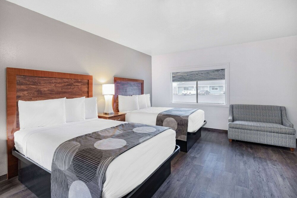 Фото Oceanside Inn & Suites, a Days Inn by Wyndham