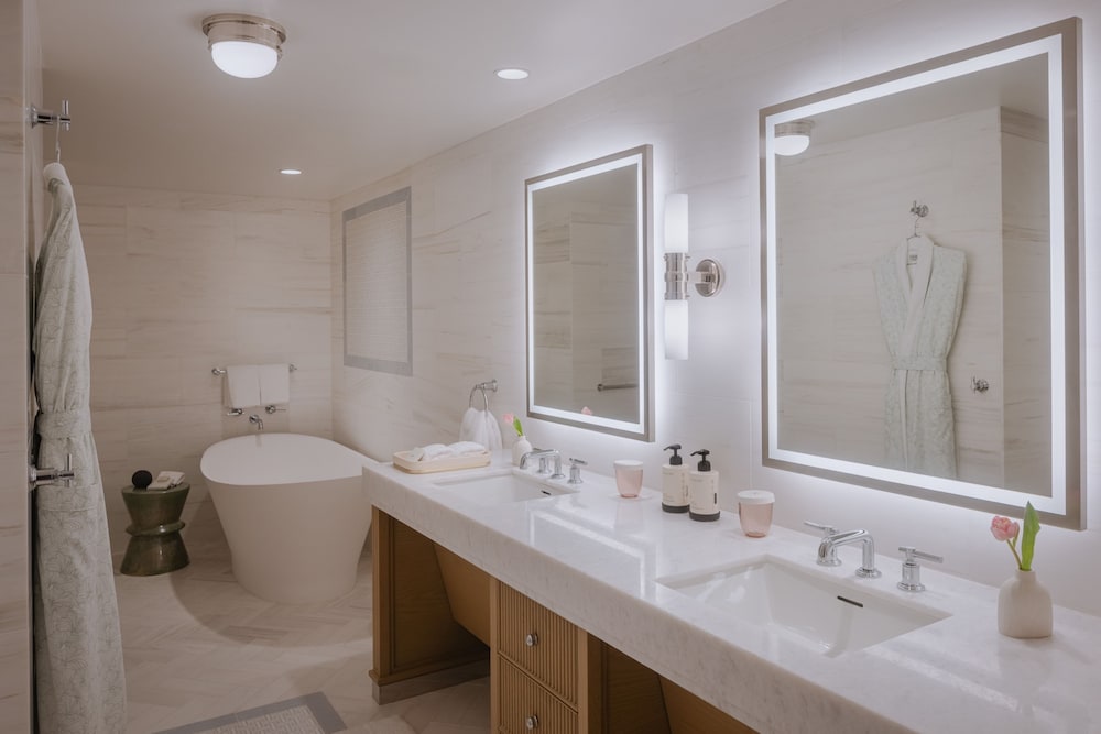 Фото Loews Santa Monica Beach Hotel