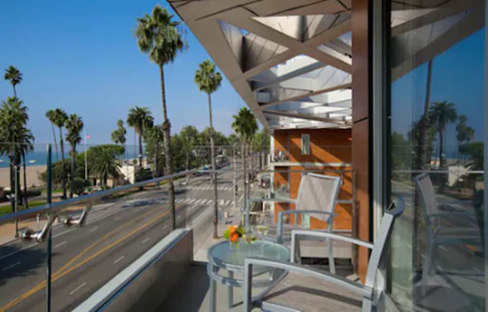 Фото Shore Hotel