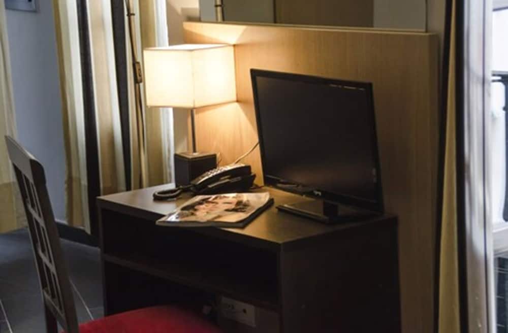 Фото Hotel Plaza Sevilla