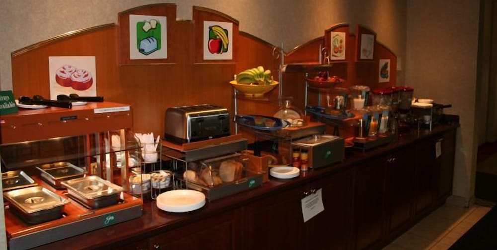 Фото Evergreen Inn and Suites