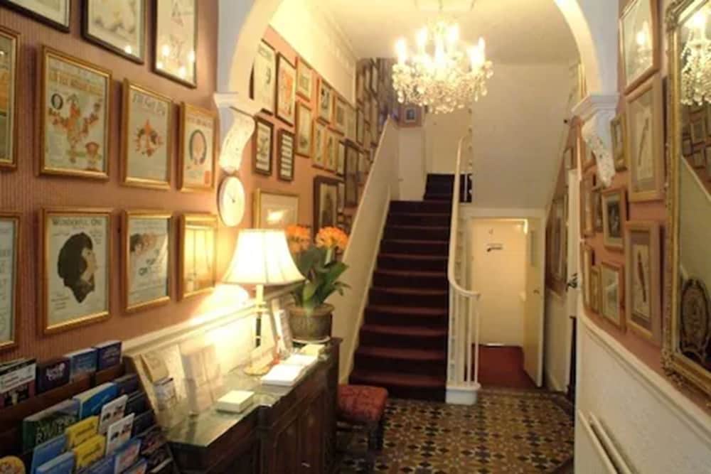 Фото The Garth Hotel