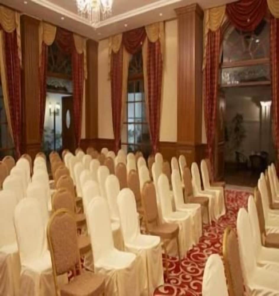 Фото The Grand Magrath Hotel