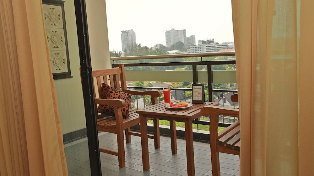 Фото Pattaya Loft Hotel