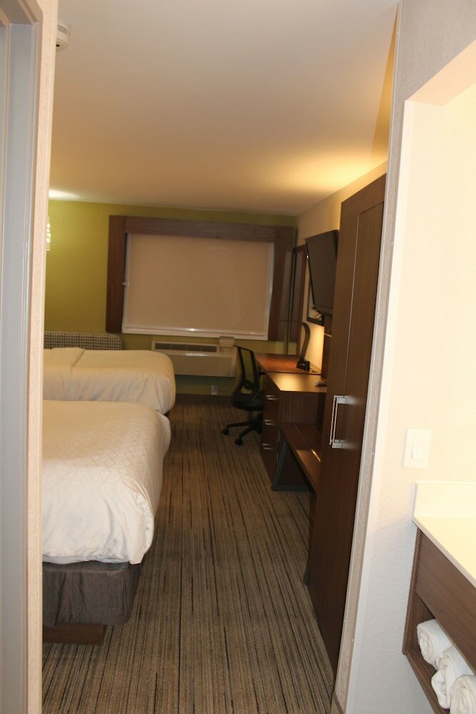 Фото Holiday Inn Express Hotel & Suites Raton, an Ihg Hotel