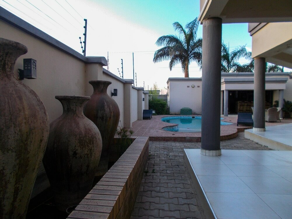 Фото Four Pillars Lodge