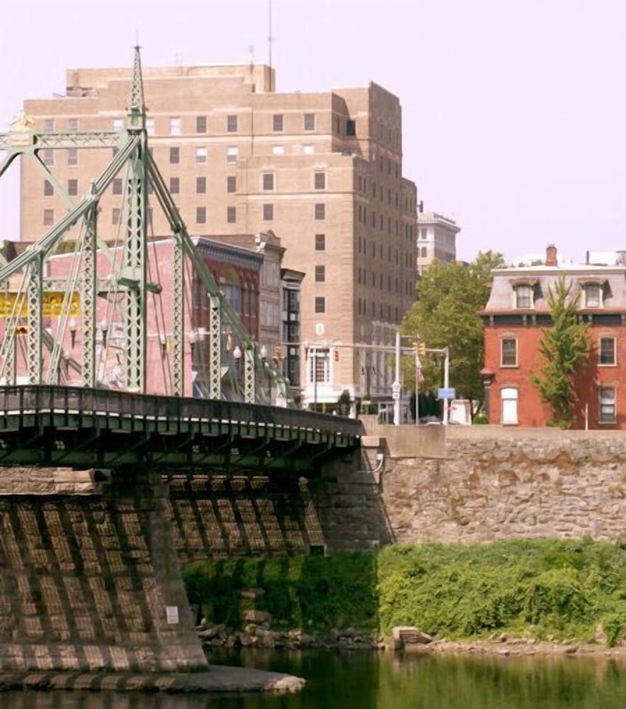 Фото Grand Eastonian Hotel & Suites