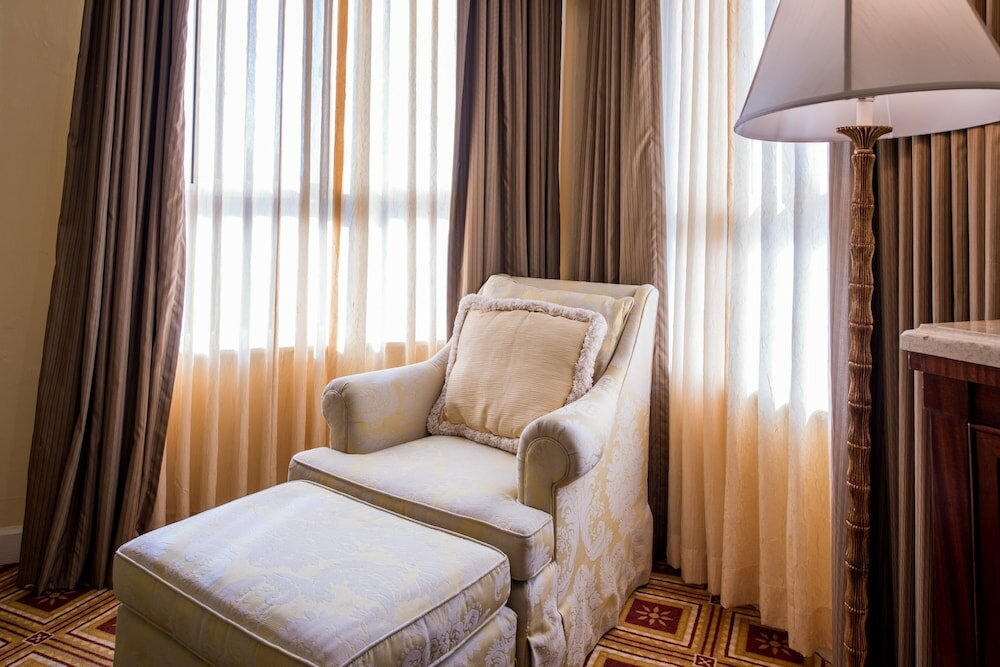 Фото Embassy Hotel