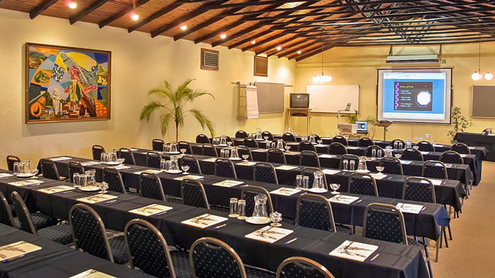 Фото Hotel Numbi and Garden Suites