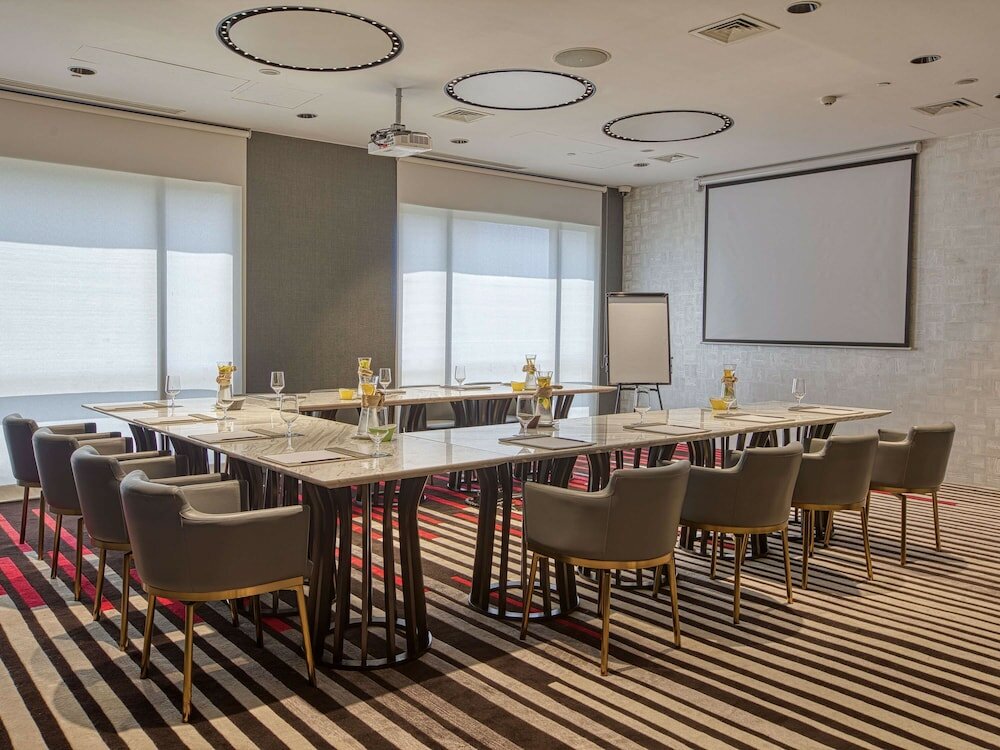 Фото Novotel Suites Manila at Acqua