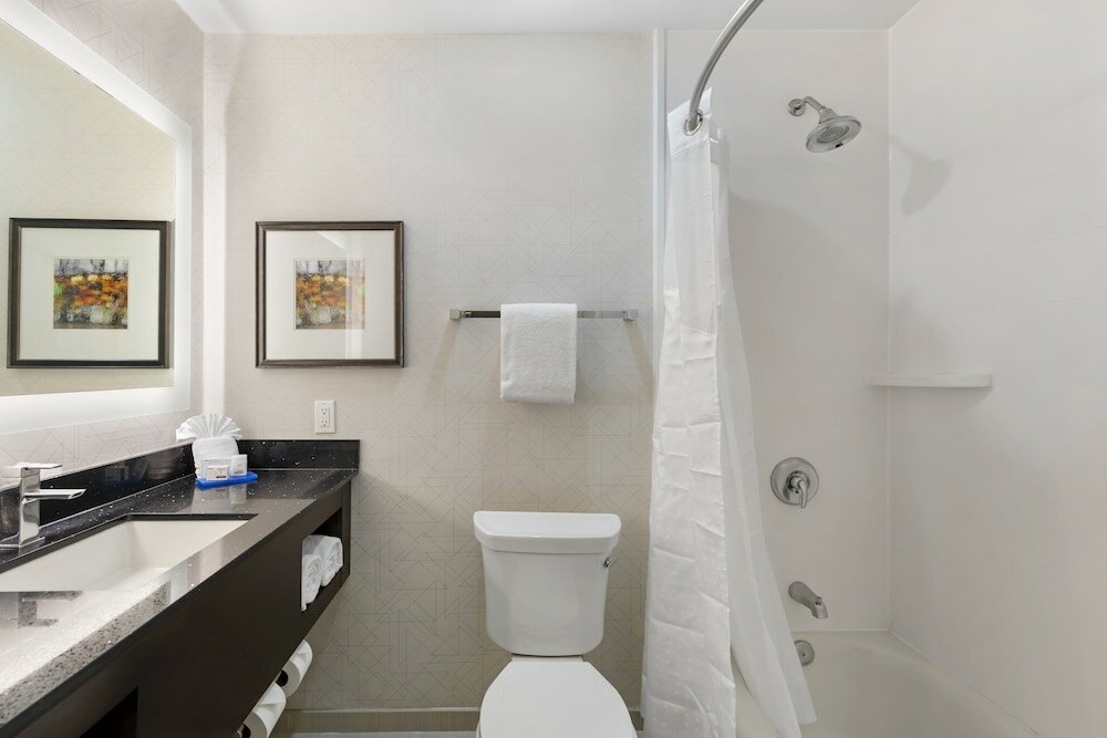 Фото Holiday Inn Express Colton-Riverside North, an Ihg Hotel