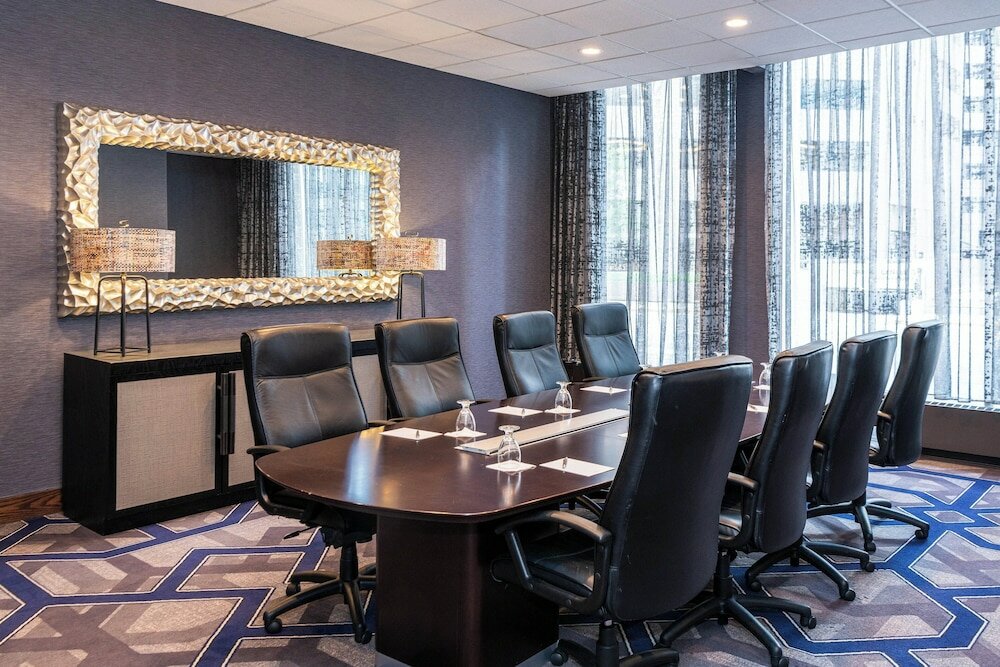 Фото Sheraton Indianapolis City Centre Hotel