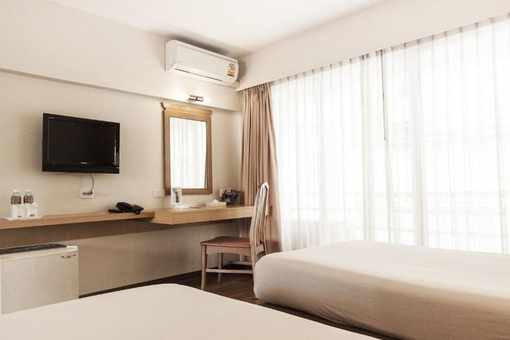 Фото Samran Place Hotel