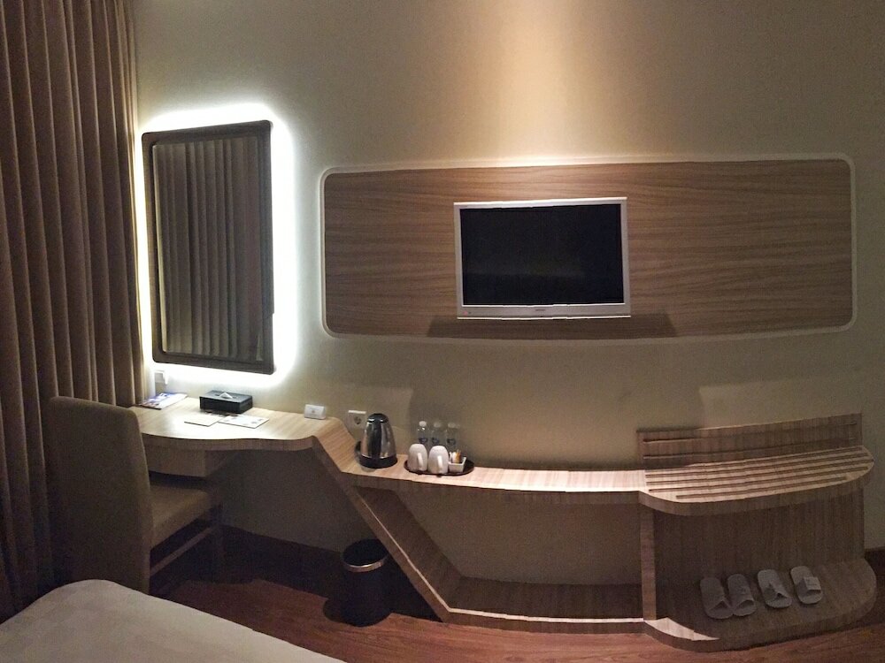 Фото M Premiere Hotel