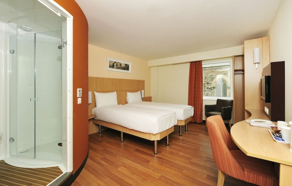 Фото Ibis Belfast Queens Quarter