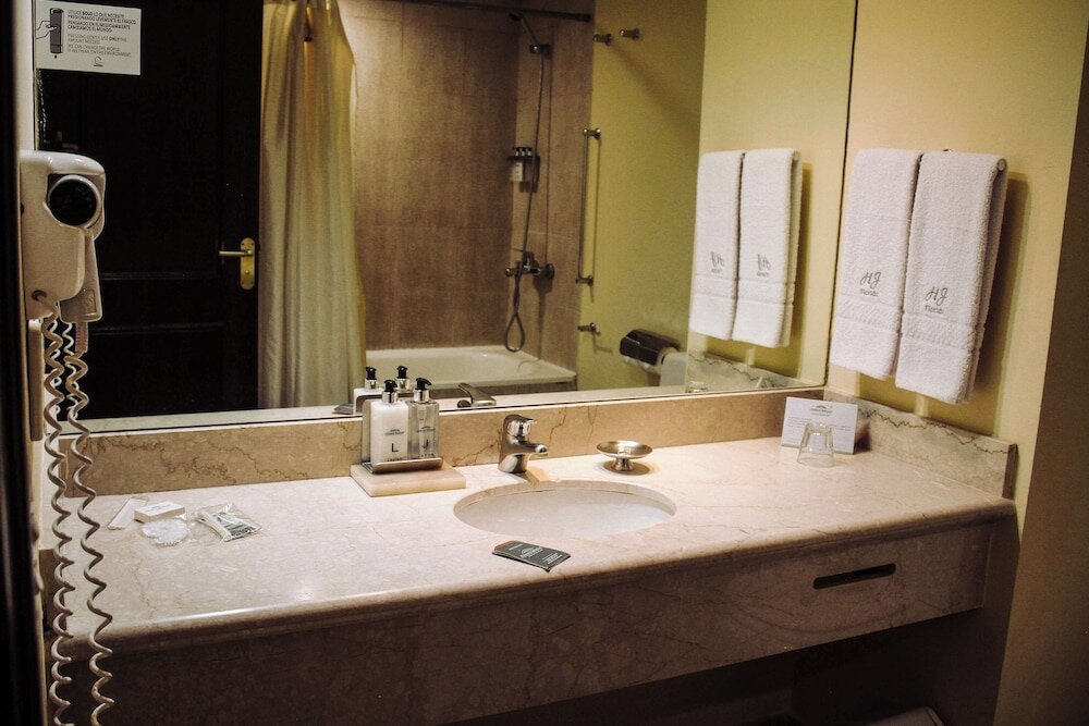 Фото Howard Johnson Plaza Florida Street