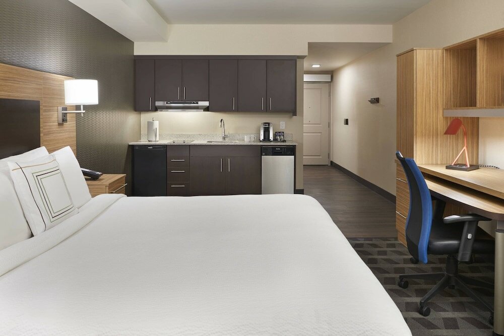 Фото TownePlace Suites by Marriott Oshawa