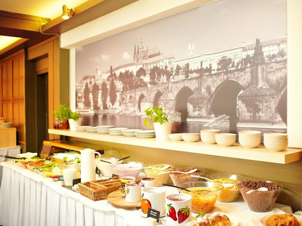 Фото Hotel Charles Central