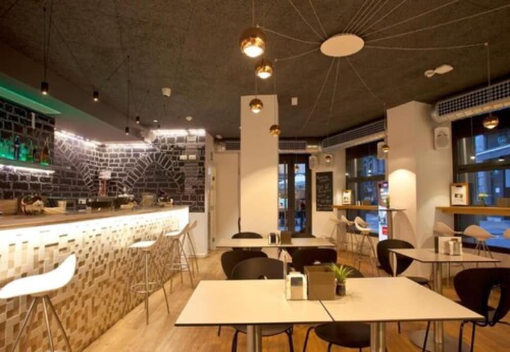 Фото Hotel Pompaelo Urban SPA