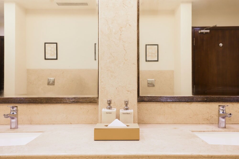 Фото Lemon Tree Premier, Ulsoor Lake, Bengaluru