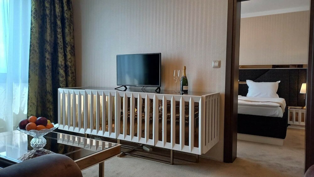 Фото Astoria Grand Hotel