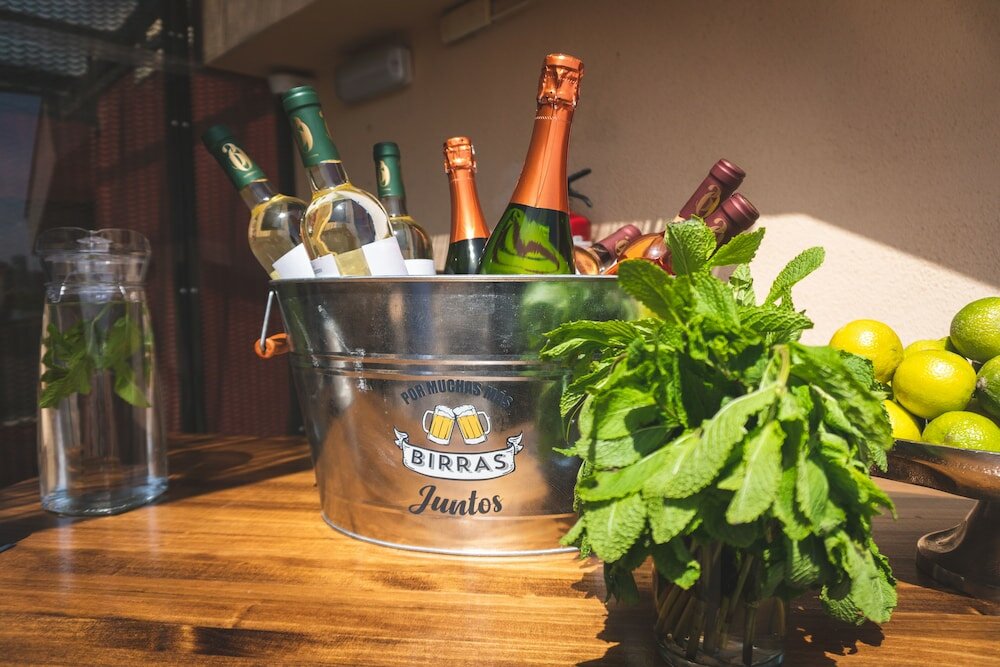 Фото Arya Stadium Hotel