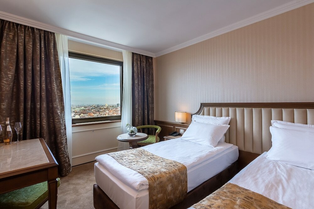 Фото Astoria Grand Hotel