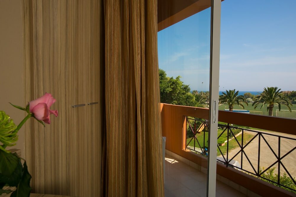 Фото Elotia Hotel