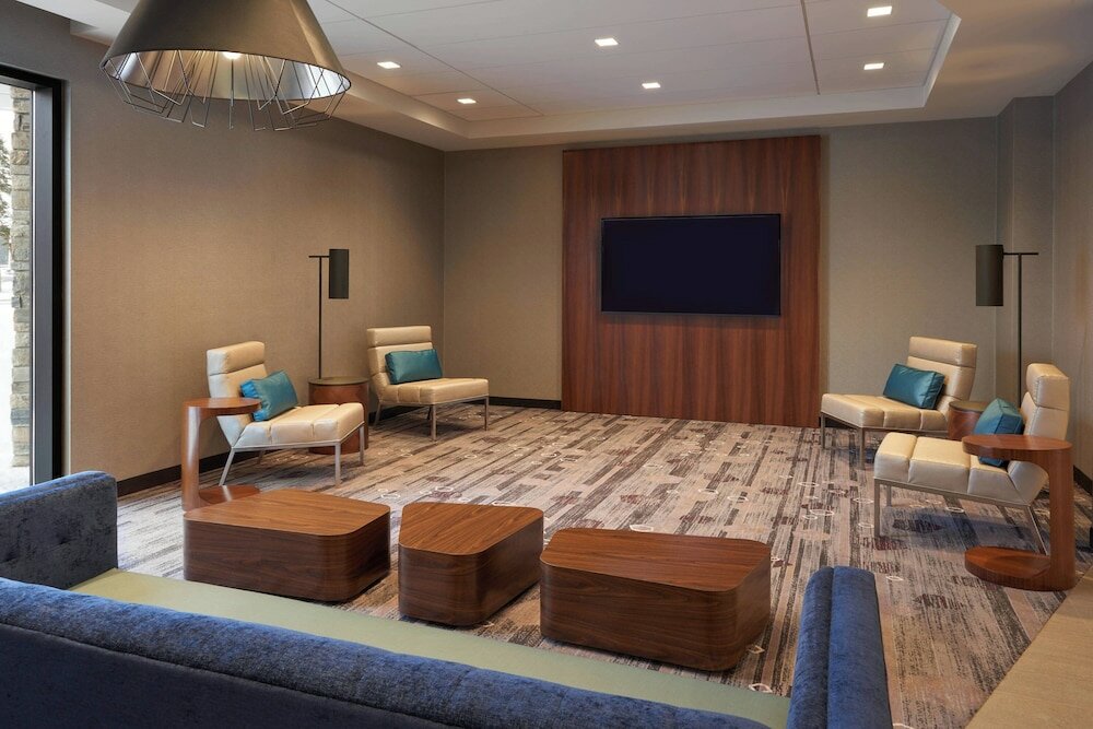 Фото Courtyard by Marriott Oshawa