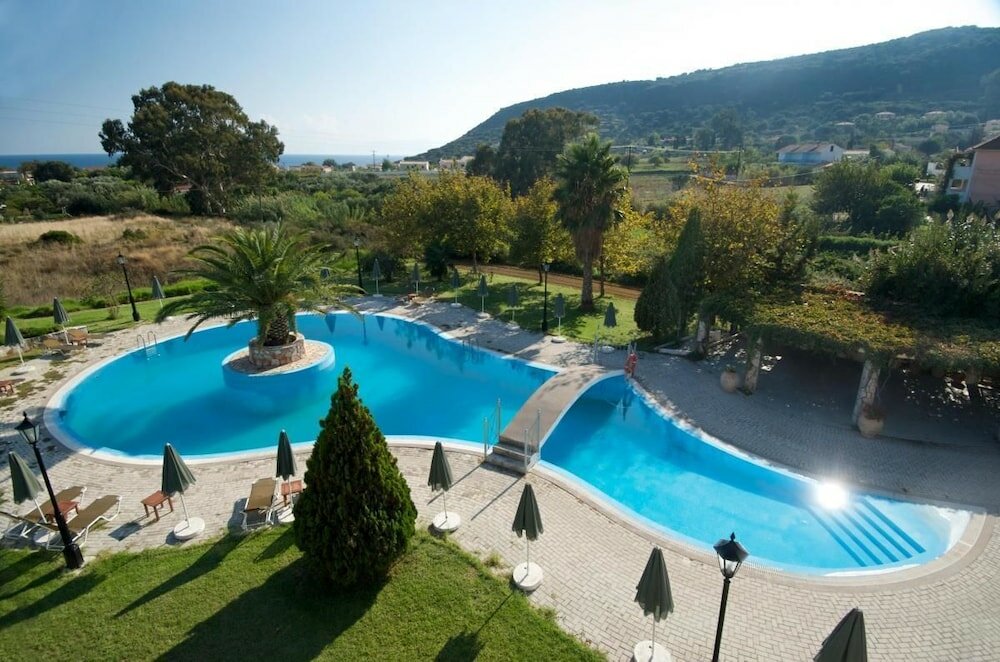 Фото отеля 2