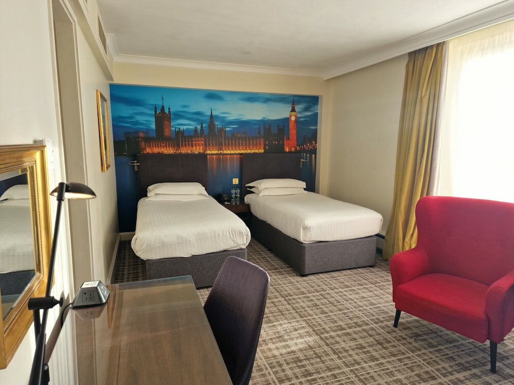 Фото Millennium Gloucester Hotel London Kensington