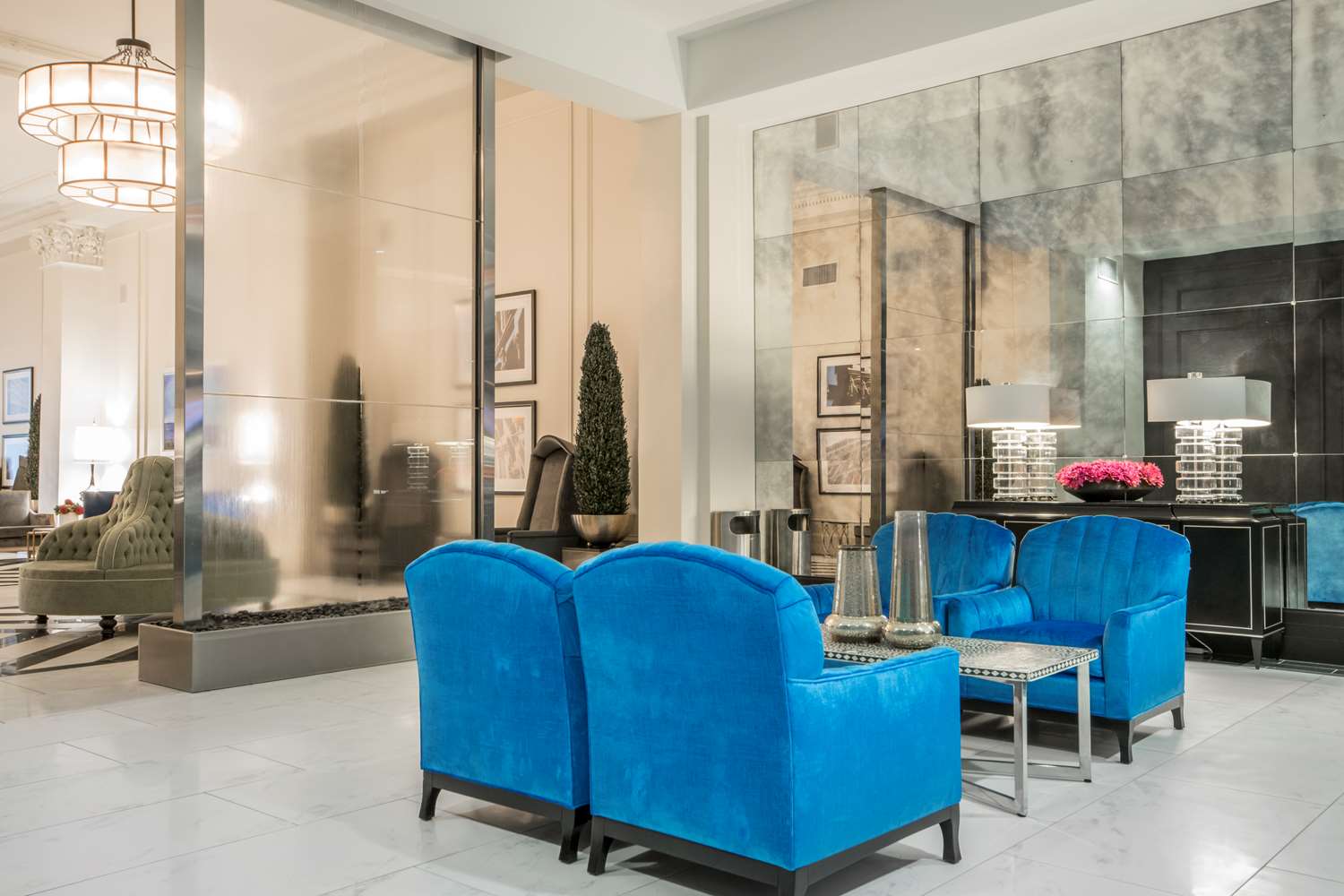 Фото Embassy Suites Louisville Downtown