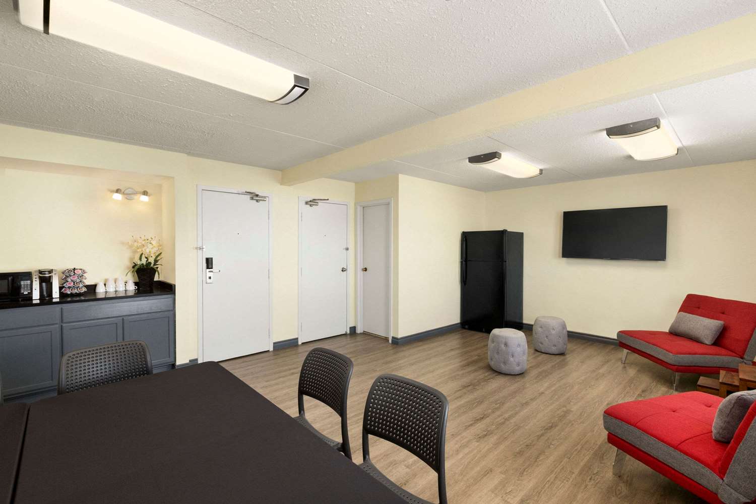 Фото Travelodge Edmonton West