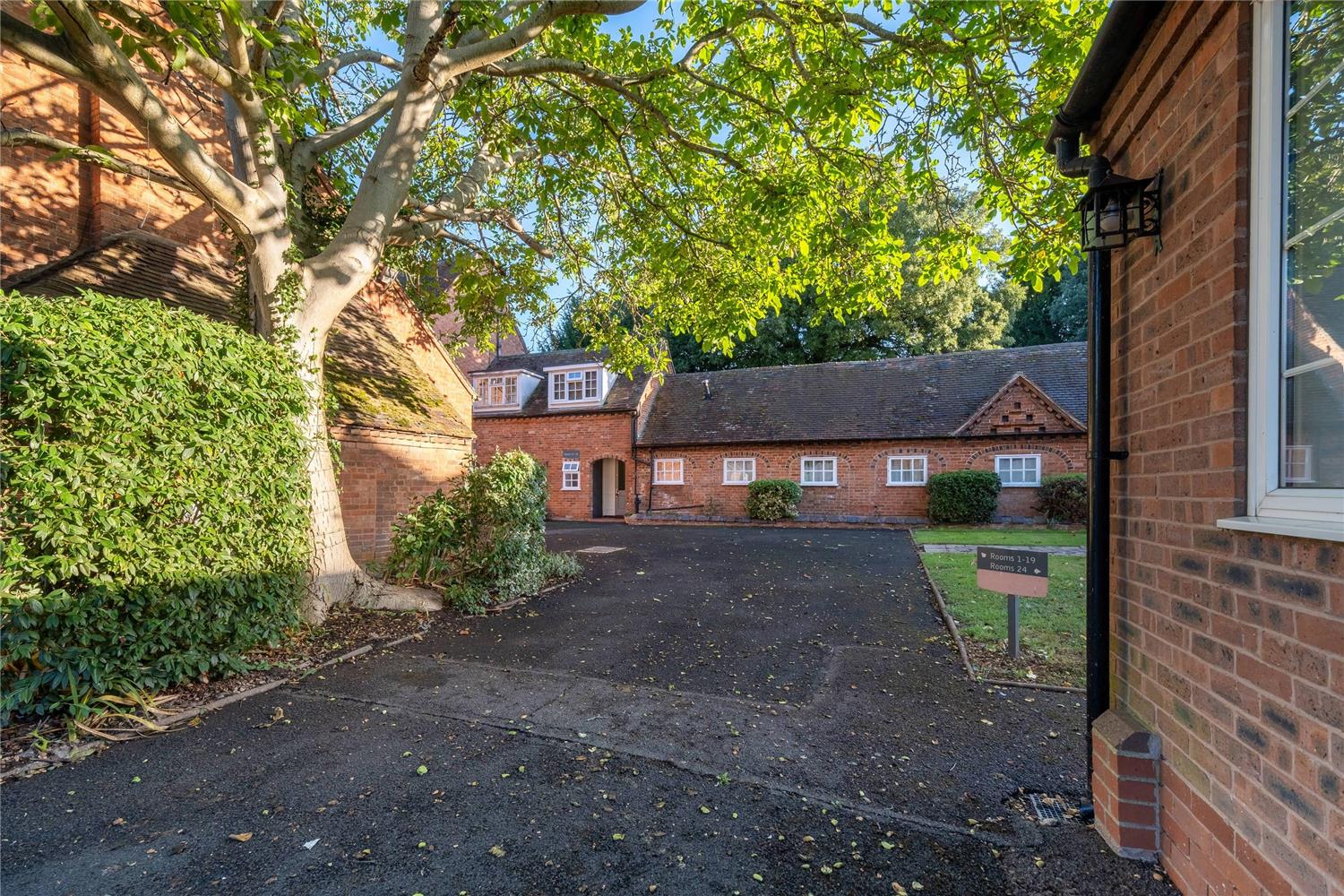 Фото The Charlecote Pheasant Hotel