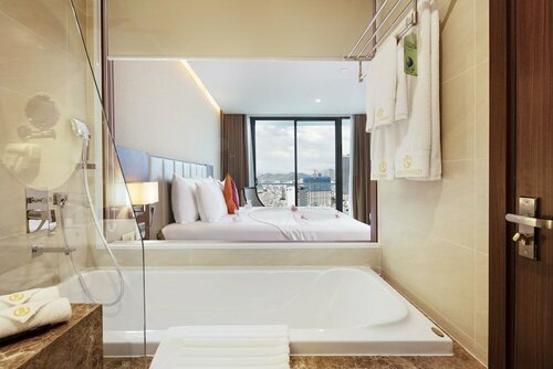 Гостиница Regalia Gold Hotel в Нячанге